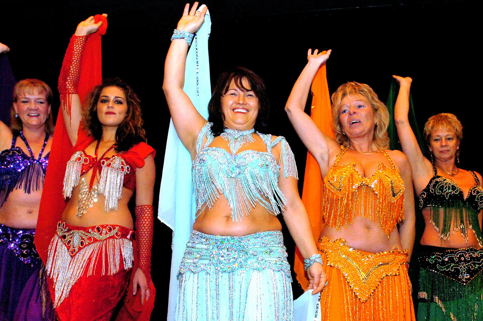 Die Damen unserer DTV 1856 Bauchtanzgruppe bei einem öffentlichen Auftritt