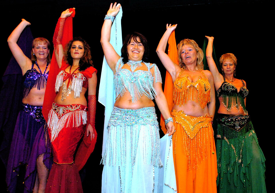 Die Damen unserer DTV 1856 Bauchtanzgruppe bei einem öffentlichen Auftritt