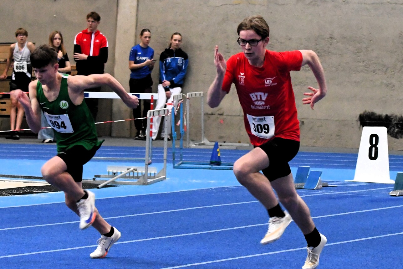 Leichtathlet Jonas-Lorke-rechts beim Sprint.