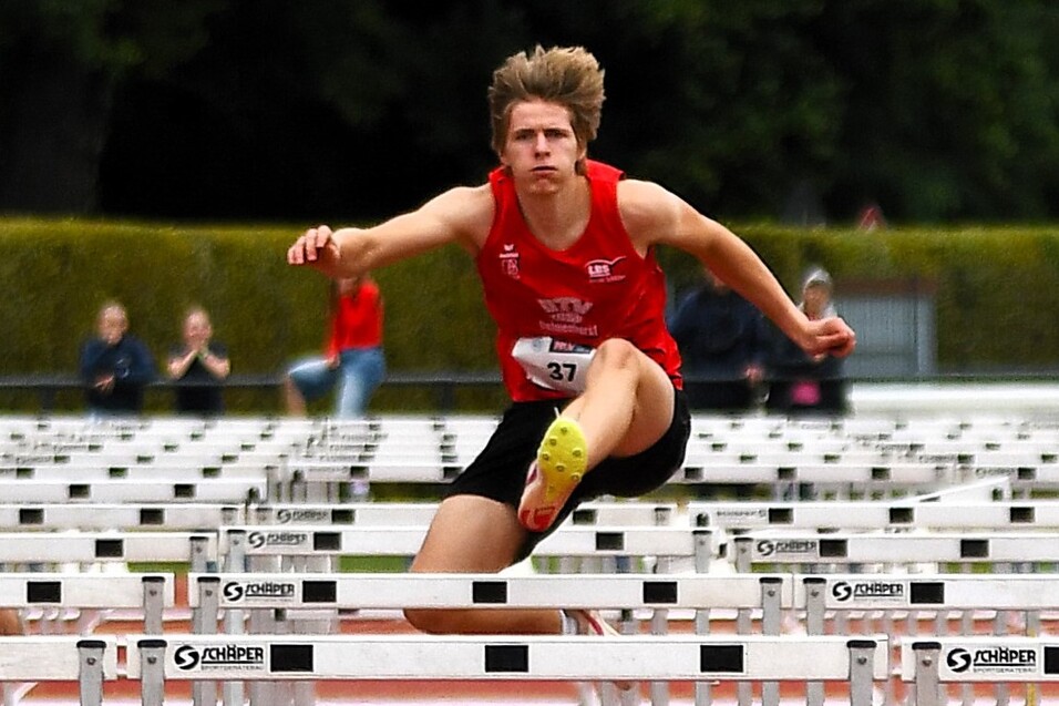 H&uuml;rdenl&auml;ufer Leonard Brockhoff vom Delmenhorster Turnverein bei den Landesmeisterschaften