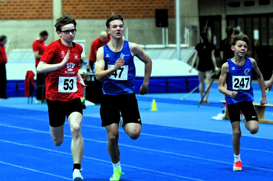 Jonas Lorke auf der Leichathletikbahn