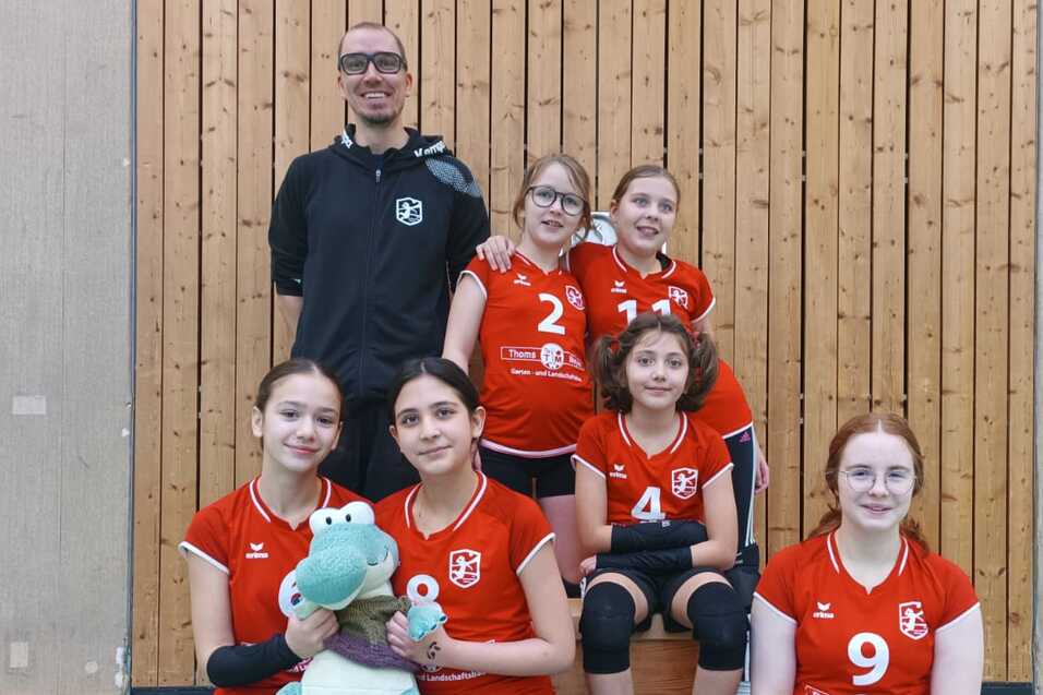Volleyballerinnen U12 in roten Trikot