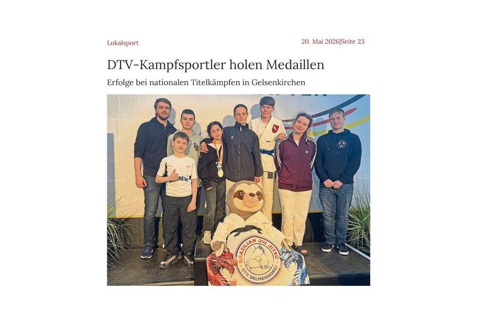 DTV Kampfsportler mit Maskottchen auf Treppchen bei den Deutschen Meisterschaften
